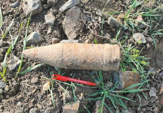 Proiectil exploziv găsit lângă Aeroportul din Oradea Proiectil exploziv găsit lângă Aeroportul din Oradea