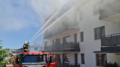Incendiu la mansarda unui bloc din Florești