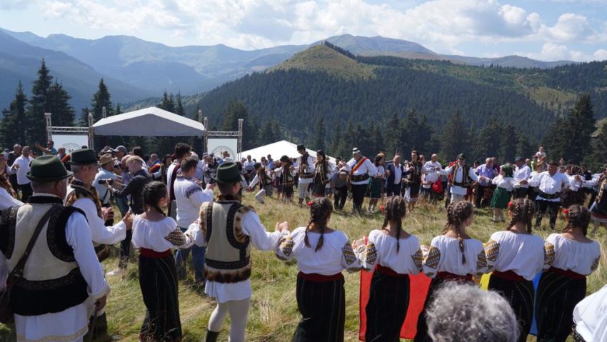 Maramureș – Hora la Prislop a ajuns anul acesta la cea dea 50-a ediție/FOTO Maramureș – Hora la Prislop a ajuns anul acesta la cea dea 50-a ediție/FOTO
