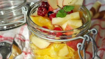 Salata de fructe, desertul ideal în zilele călduroase de vară