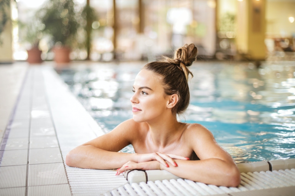 Femeile vor putea înota topless în piscinele din Berlin