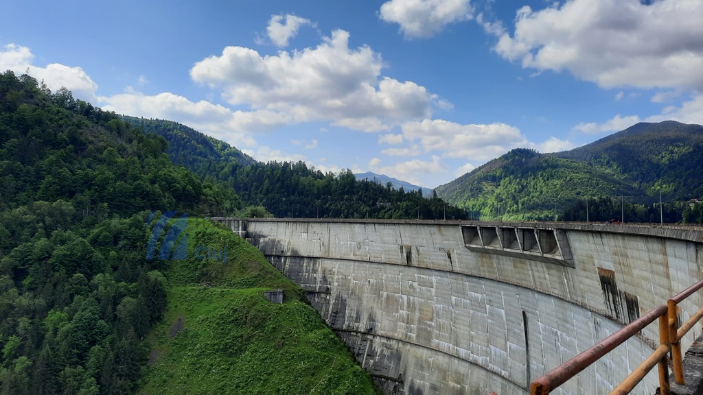 De Bobotează, despre apă; şi despre baraje care nu mai au stăpân