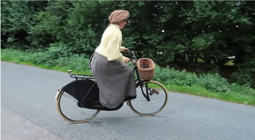 Cum erau speriate femeile să nu se dea pe bicicletă