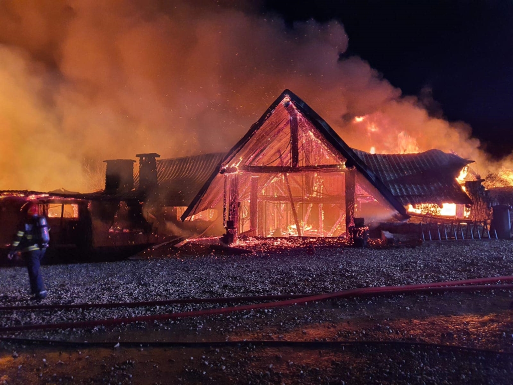 Incendiu la Ferma Dacilor – Urmărirea penală a fost extinsă [UPDATE]