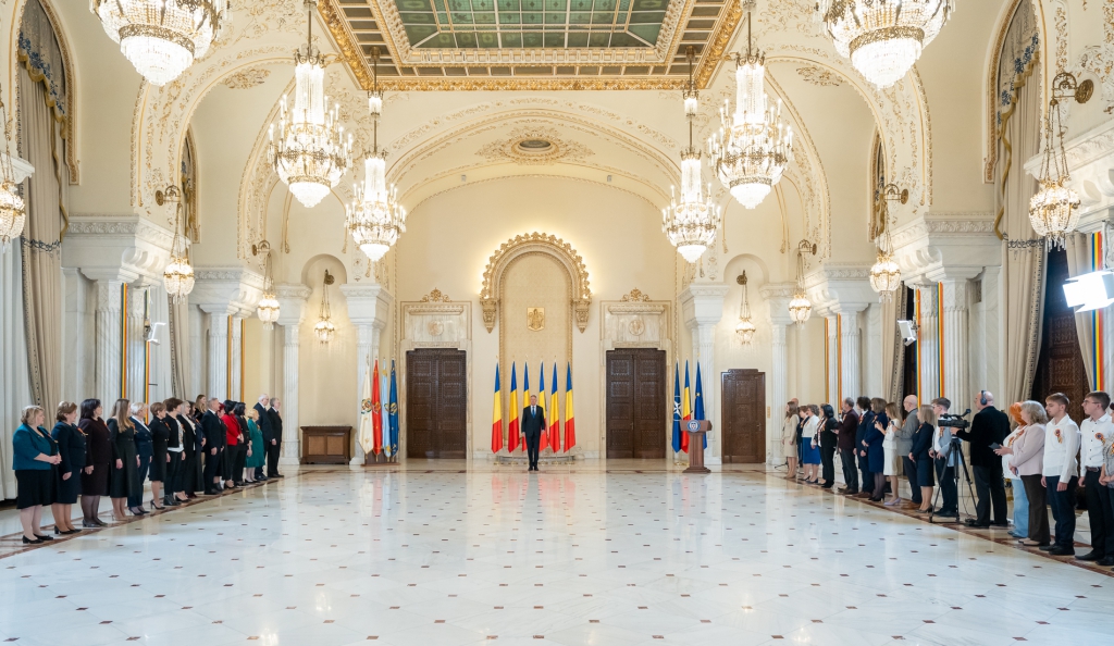 Școli din Bistrița și Maramureș, decorate de președintele Klaus Iohannis
