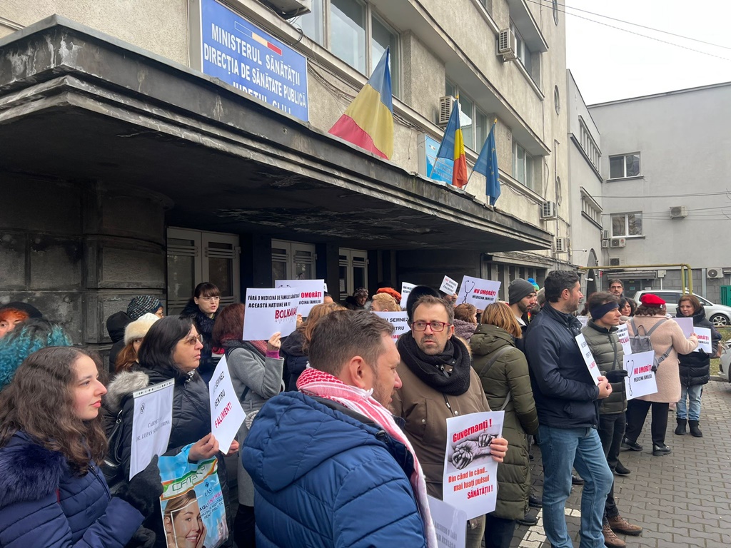 În așteptarea negocierilor, medicii de familie și cei din ambulatorii protestează [FOTO]