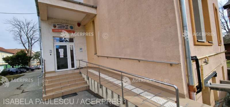 Elevul peste care a căzut tavanul clasei a fost externat