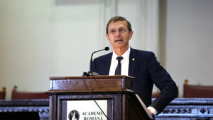 Preşedintele Academiei Române pledează pentru studierea cronologică a literaturii române