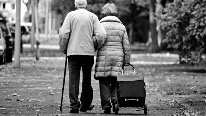 Singurătatea vârstnicilor, un fenomen alarmant în Sălaj