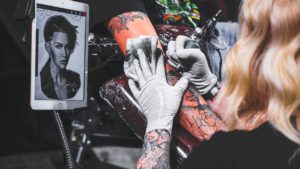 Tatuajele și riscurile ascunse pentru sănătate