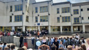 Cea mai frumoasă meserie: ce înseamnă să fii învățător mai bine de 40 de ani