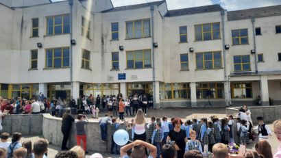 Cea mai frumoasă meserie: ce înseamnă să fii învățător mai bine de 40 de ani