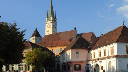 Familii evacuate din blocuri ocupate abuziv