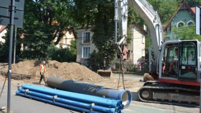 Se schimbă canalizarea și rețeaua de apă pe 100 de străzi din Cluj