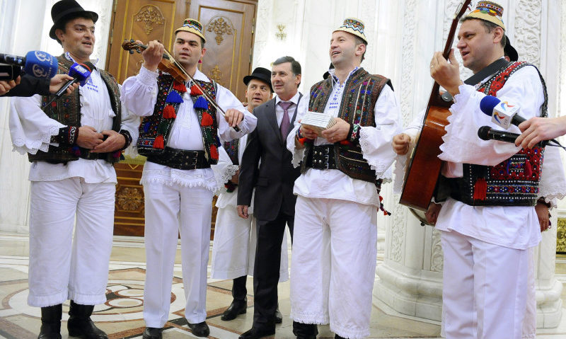 Doliu în lumea muzicii populare Doliu în lumea muzicii populare
