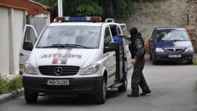 Clujeni reținuți pentru că vindeau droguri de risc elevilor