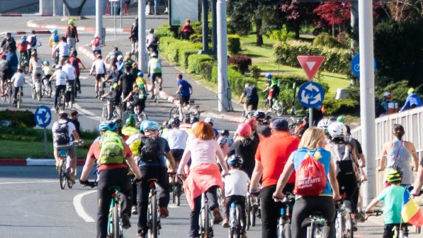 Mergem cu bicicleta la serviciu! Mergem cu bicicleta la serviciu!