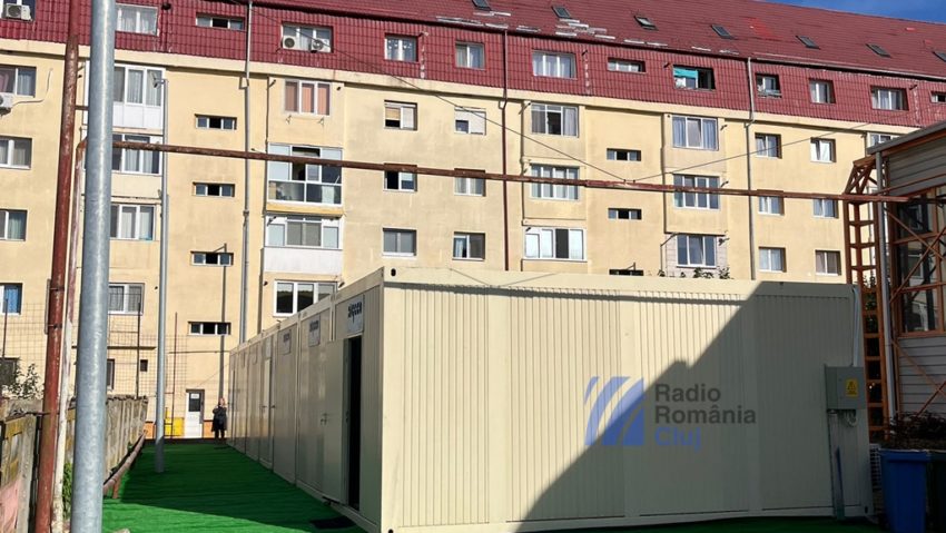 Prima zi de școală, în containere | FOTO Prima zi de școală, în containere | FOTO