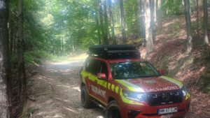 Zeci de turiști salvați de pe munte