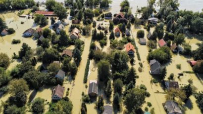 Inundații în Ungaria. Satele din nordul Budapestei, sub ape, locuitorii circulă cu bărci