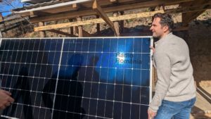 Prosumatorii cer transparență de la ANRE privind prețurile de achiziție a energiei