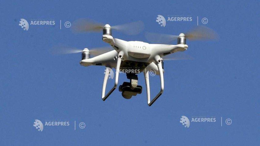 Dronă neautorizată la ceremonia de la Alba Iulia Dronă neautorizată la ceremonia de la Alba Iulia