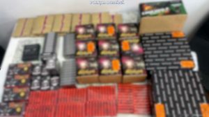 Peste o tonă de articole pirotehnice confiscate în urma perchezițiilor