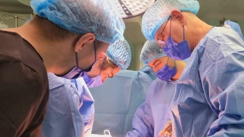 Doi copii salvați la Cluj-Napoca datorită transplantului renal