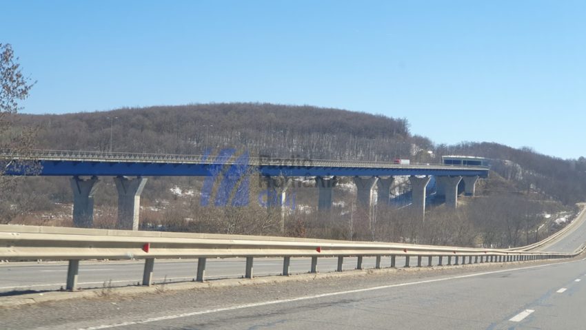 A început asfaltarea viaductelor de pe lotul Nădășelu – Zimbor al Autostrăzii Transilvania