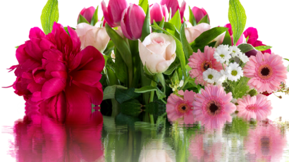 Doamnele și domnișoarele în uniformă, în prim-plan de Ziua Internațională a Femeii