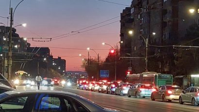 Orașele care nu mai dorm: aglomerația nu mai are oră de vârf