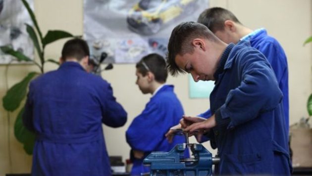 Restructurare în cadrul școlilor profesionale cu durata de 3 ani