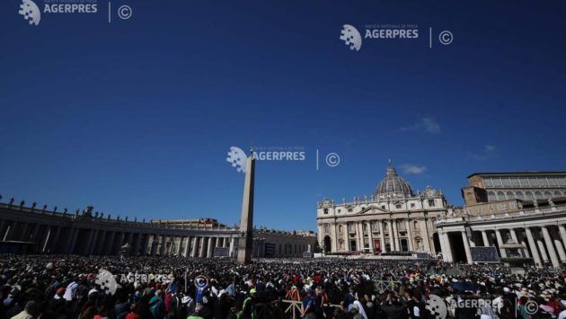 Oameni din toate colțurile lumii au adus un ultim omagiu Papei Francisc
