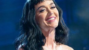 Cântăreața Katy Perry pleacă într-un zbor suborbital exclusiv feminin