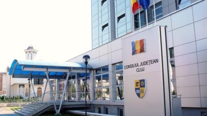 Clădiri emblematice iluminate în albastru de Ziua Conștientizării Autismului