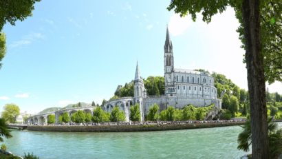 La Lourdes au fost acoperite mozaicurile realizate de un preot sloven. Motivul?