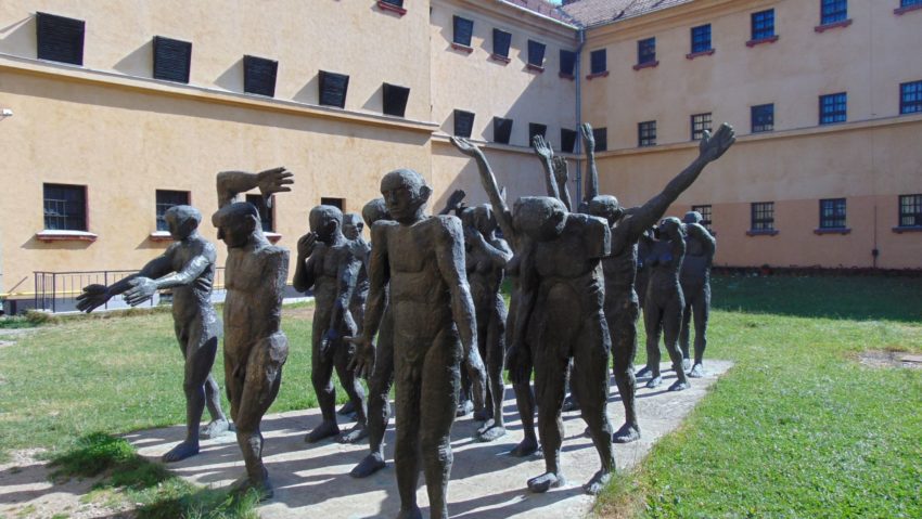 Comunismul – vremea în care Dumnezeu era condamnat să nu existe Comunismul – vremea în care Dumnezeu era condamnat să nu existe