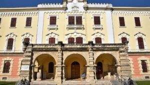 Programul de vizitare, extins cu o oră, la Muzeul Naţional al Unirii
