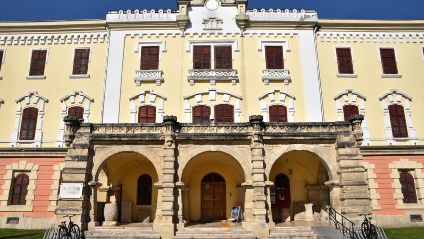 Programul de vizitare, extins cu o oră, la Muzeul Naţional al Unirii Programul de vizitare, extins cu o oră, la Muzeul Naţional al Unirii
