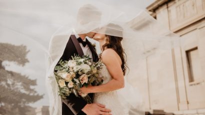 Cum a ajuns o femeie să fie mireasă de 20 de ori