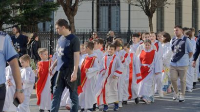 Vrăjitoare, costume, romane poliţiste: cum se sărbătoreşte Paştele în alte ţări