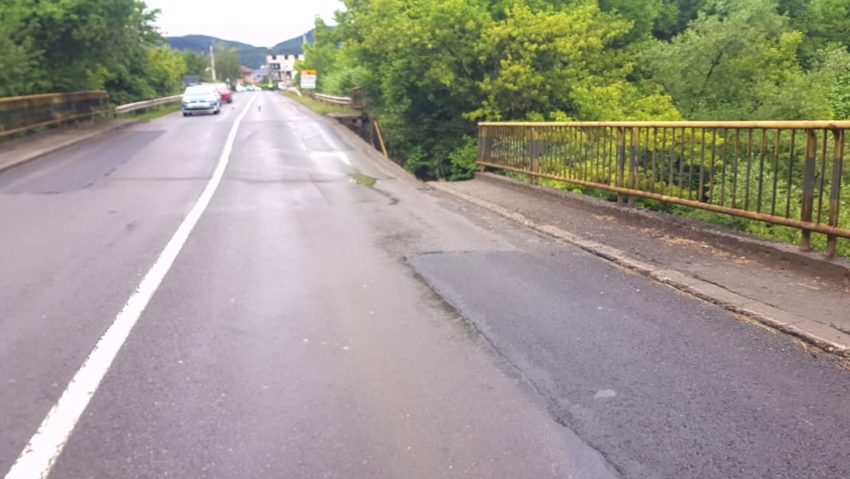 Podul situat pe varianta de ocolire din Baia Mare a cedat Podul situat pe varianta de ocolire din Baia Mare a cedat