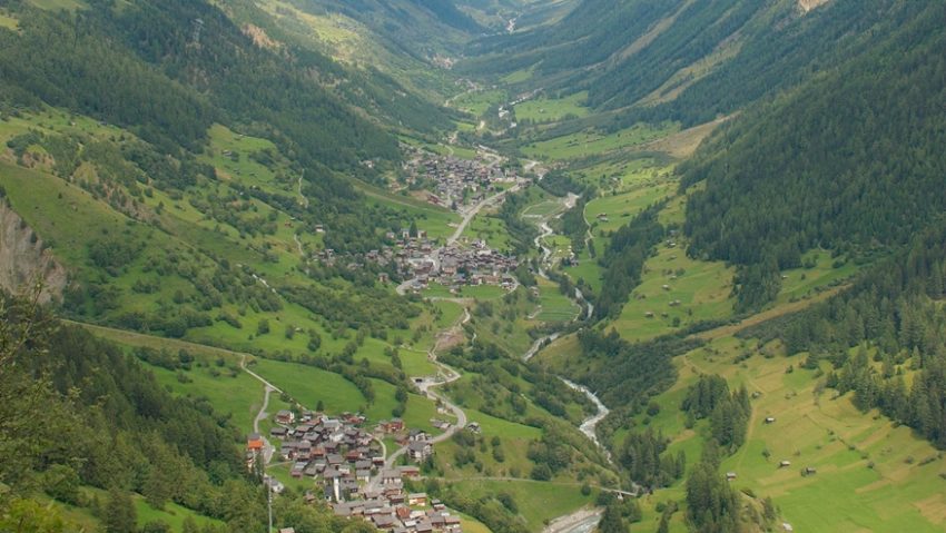 Clima se schimbă, munții cedează: Ghețar, în pragul prăbușirii Clima se schimbă, munții cedează: Ghețar, în pragul prăbușirii