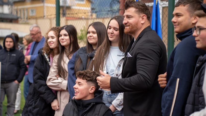 Cătălin Moroșanu, campanie anti bullying în școlile din Maramureș Cătălin Moroșanu, campanie anti bullying în școlile din Maramureș