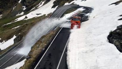 Deszăpezirea Transfăgărăşanului a fost oprită din cauza ninsorilor