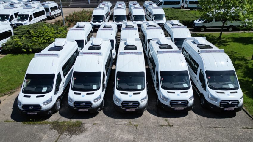 52 de microbuze electrice pentru transportul elevilor au ajuns în Maramureș 52 de microbuze electrice pentru transportul elevilor au ajuns în Maramureș