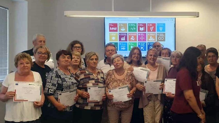Seniori clujeni specializați în noi tehnici de comunicare Seniori clujeni specializați în noi tehnici de comunicare