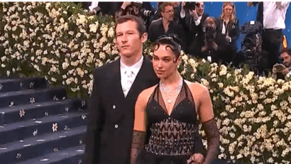 Dua Lipa, logodită cu actorul Callum Turner