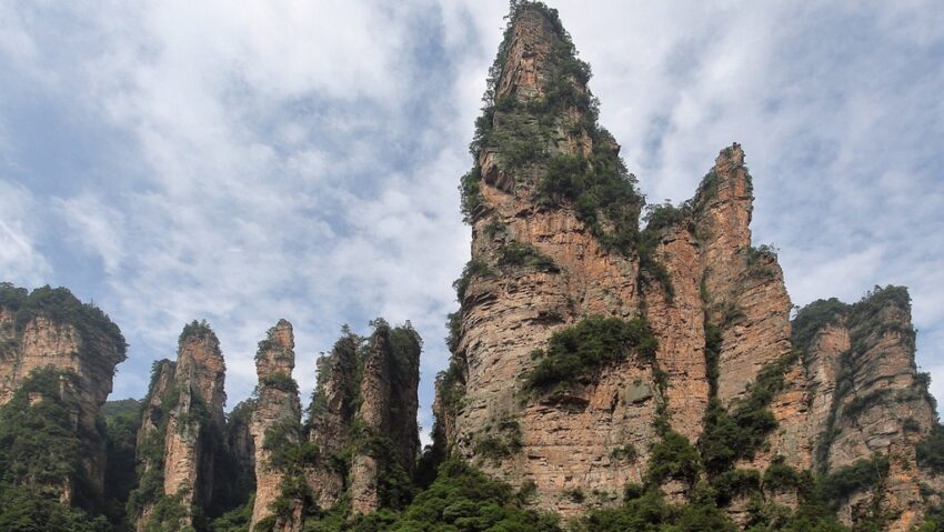 Un colț de paradis, sufocat de deșeuri Un colț de paradis, sufocat de deșeuri