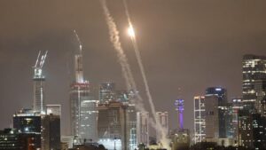 Teheranul a răspuns cu noi raiduri de rachete la atacurile Israelului
